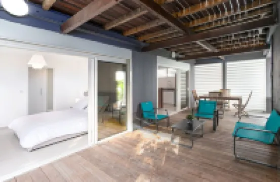 Villa Leynita Bay, 5 bedrooms, sleeps 12 on the beach of Diamant Martinique