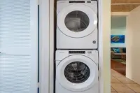 Charming 2-bedroom Oceanview Condo in Welcoming Kailua-Kona with WiFi, AC 카할루우 만 주변 호텔