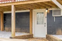 King Suite near APSU & Downtown