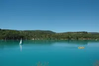 GITE T3 "LAVANDIN" WITH LAKE VIEW / BEACH 200 m / BAUDUEN (83)
