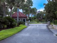 Newly remodeled Studio Condo across parking lot to Ocean Hotels in Sawgrass