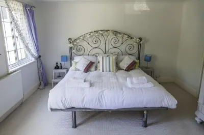 Four Bedroom Holiday House Bembridge - 200 Yards From Beach - Good Reviews.