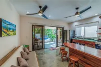 Poolside garden apartment w king, Playa Guiones