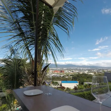 Cozy Escazú Apartment with great view & location Отели рядом с достопримечательностью «Комплекс «Авенида Эскасу»»