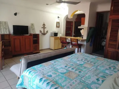 Steps From Main Beaches & Ocean View From Pool Hoteles en 