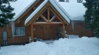 Luxurious & spacious log cabin rental. Family friendly. Lots of amenities.
