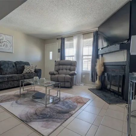 Charming 2-bedroom townhome with AC, WiFi in enchanting Aurora
