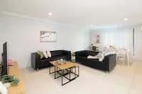 Smart Suites Self Check-in Apartments - 21 Darnley Hotels in Darra