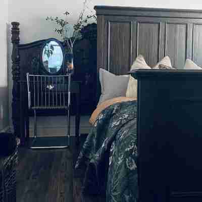 Warm & Cozy Garden suite - YVR with Free parking Rooms