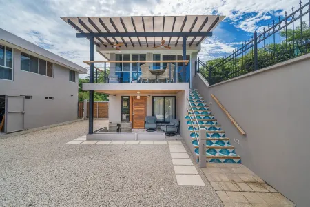 Beachfront Villa Elysian Sol Suite Sleeps 3 Отели рядом с достопримечательностью «Плайя Потреро, Коста-Рика»