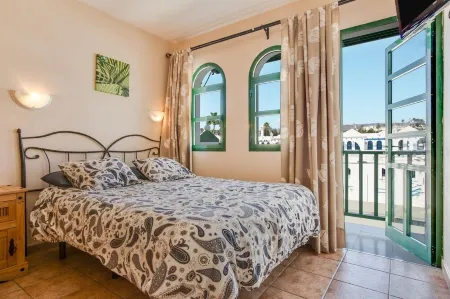 Dune green flower Maspalomas