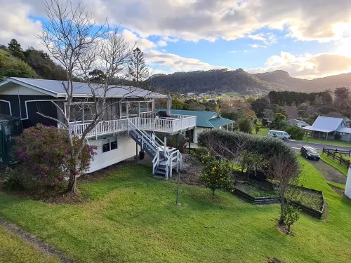 Vacay Hahei - 1 Bed Elevated Apartment a short walk to the beach