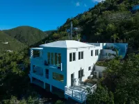 Mykonos - a freshly built Greek inspired Luxury Villa. Hoteles en 