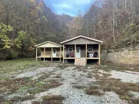 SMUGGLERS RUN: Cozy Cabin, quick & easy access to Hatfield-McCoy trail heads.
