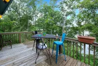 DOGS LOVE THIS LAKEFRONT COZY COTTAGE