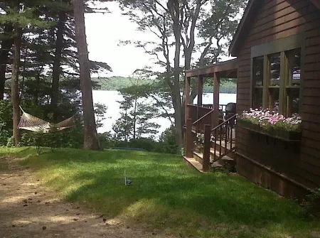 Peaceful, Rustic Retreat, 25ft of Private Beach,  300 Acre Sandy Bottom Pond