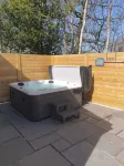 Interstellar - Luxury Hot Tub Lodge