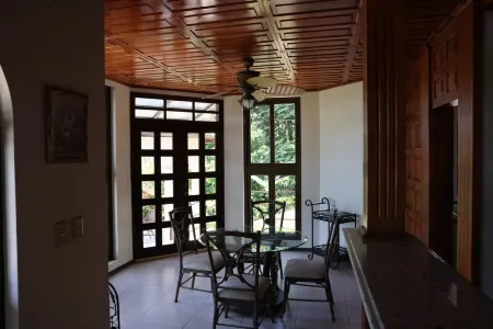 Resort style Villa with amazing Pool and Gardens!