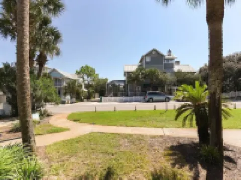 Nantucket Cottage #11B - Downstairs Cottage