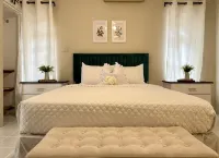 Falcon Sunset 2br Apt/Free Airport Transportation/Gated Complex /Security