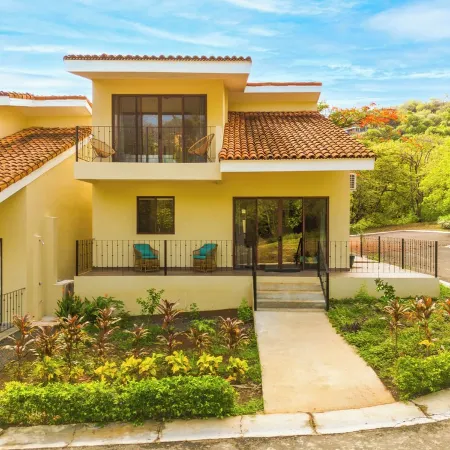 Ocotal Beach House - Family Friendly & Only a Block To The Beach!