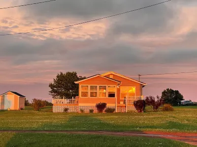 Cozy 2-bedroom cottage overlooking Saint Peters Bay AC, WiFi &  gorgeous sunsets