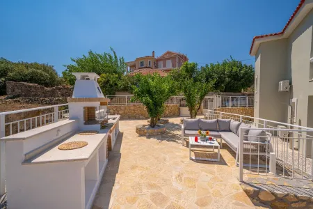 Luxury Villa with Guest House in tranquil setting with Private pool Отели в г. Кефалиния