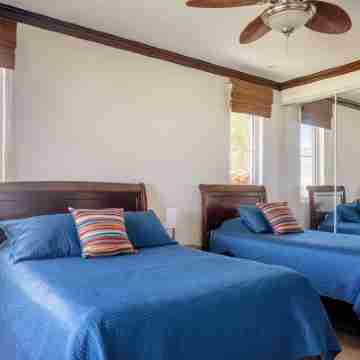 Amazing Ocean Views: Luxury Apartment @ Los Sueños Rooms
