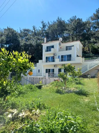 Ferienwohnung mit Fantastischem Ausblick Aufs Meer Отели рядом с достопримечательностью «Moni Vronta»