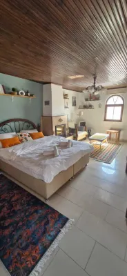 ŞİİRLİ PANSİYON Teos Glamping附近的飯店