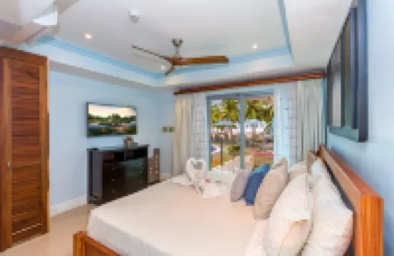 Magnificent Luxury True Beachfront Condo Unbeatable Commodities  - 3 Br / 3.5 B