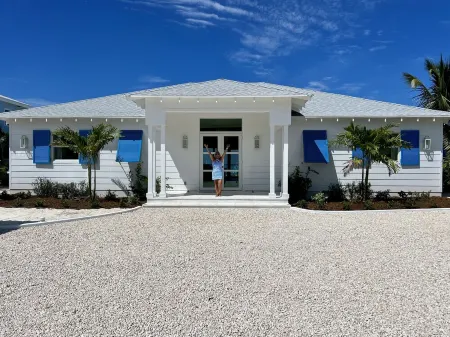 Luxury Beachfront Home, Heated Private Pool, Five King Suites w/ Ensuite Baths!