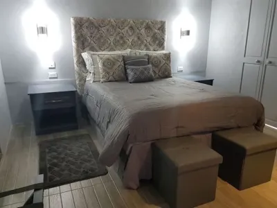Almond Tree Studio - Modern A/C Apartment w/2 Queen beds in St. James Hotel a 