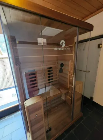 Pet friendly Luxury Accommodation with private Pool and Jetty Отели в г. Мангони