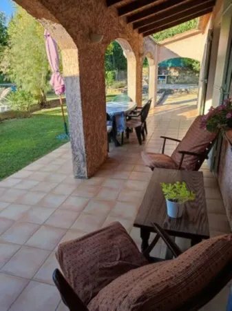 Les Arcades, a quiet corner