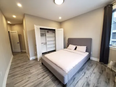 Luxury Custom Built Townhome Muskoka Hotels near Rotary Centennial Gardens