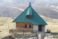 Chalet/house (sleeps 4-8/10) in Durmitor National Park, near Zabljak Hotels near Durmitor paragliding launch place