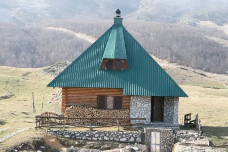 Chalet/house (sleeps 4-8/10) in Durmitor National Park, near Zabljak Отели в г. Вирак