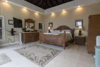 Secluded Waterfront Single Family Villa with Private Pool – 3,000 Sq of Luxury