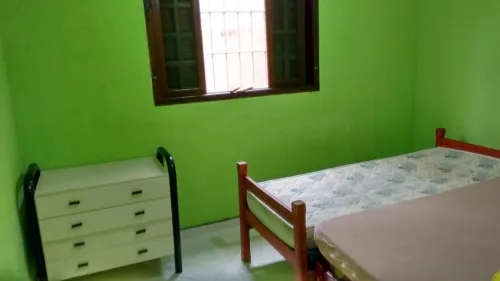 Home with pool and games room, airy and comfortable, close to the beach.