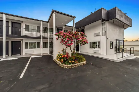 The Snoozzz Inn Отели в г. Миртлтаун