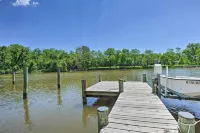 Waterfront Annapolis Cottage Fire Pit and Pier - Pet friendly