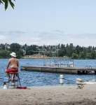 Abodu Modern Cottage 2bd with hot tub - walkable to Greenlake