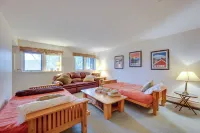Ski-in Condo w/ Hot Tub on Burke Mtn Slopes! - Wifi