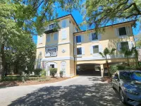 Saint Simons Inn by the Lighthouse Hotels near St Simons Island