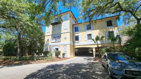 Saint Simons Inn by the Lighthouse