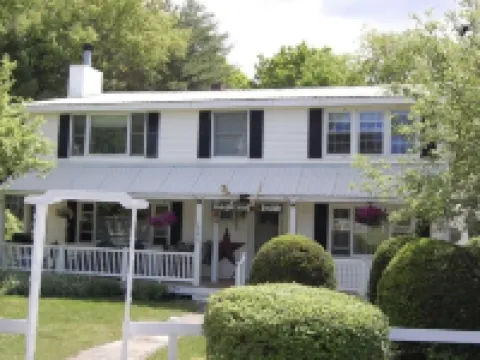 Maple Leaf Lodge Hotels in Schroon