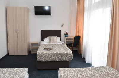 Hotel Slavija Отели рядом с достопримечательностью «Храм Святого Саввы»
