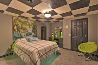 Family-Friendly Gresham Getaway w/ Game Room! - parking