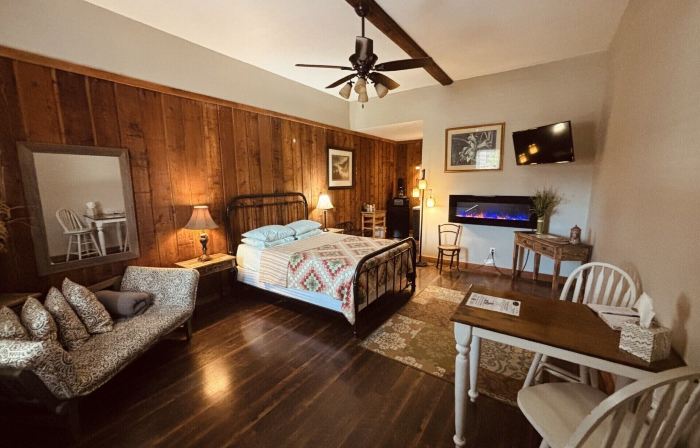 The Iris Garden Downtown Cottages and Suites